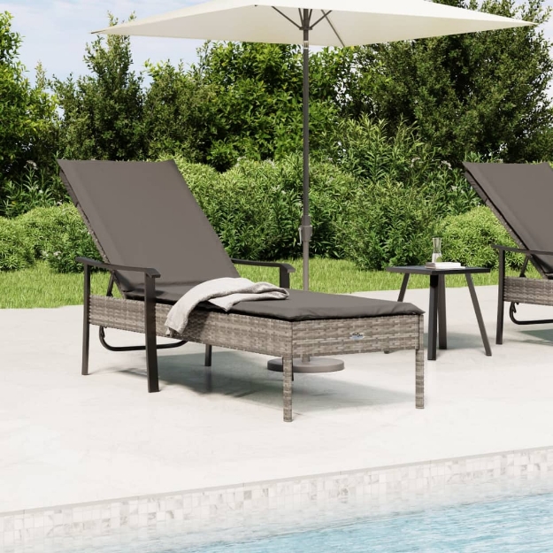 Lettino Prendisole con Cuscino Grigio in Polyrattan